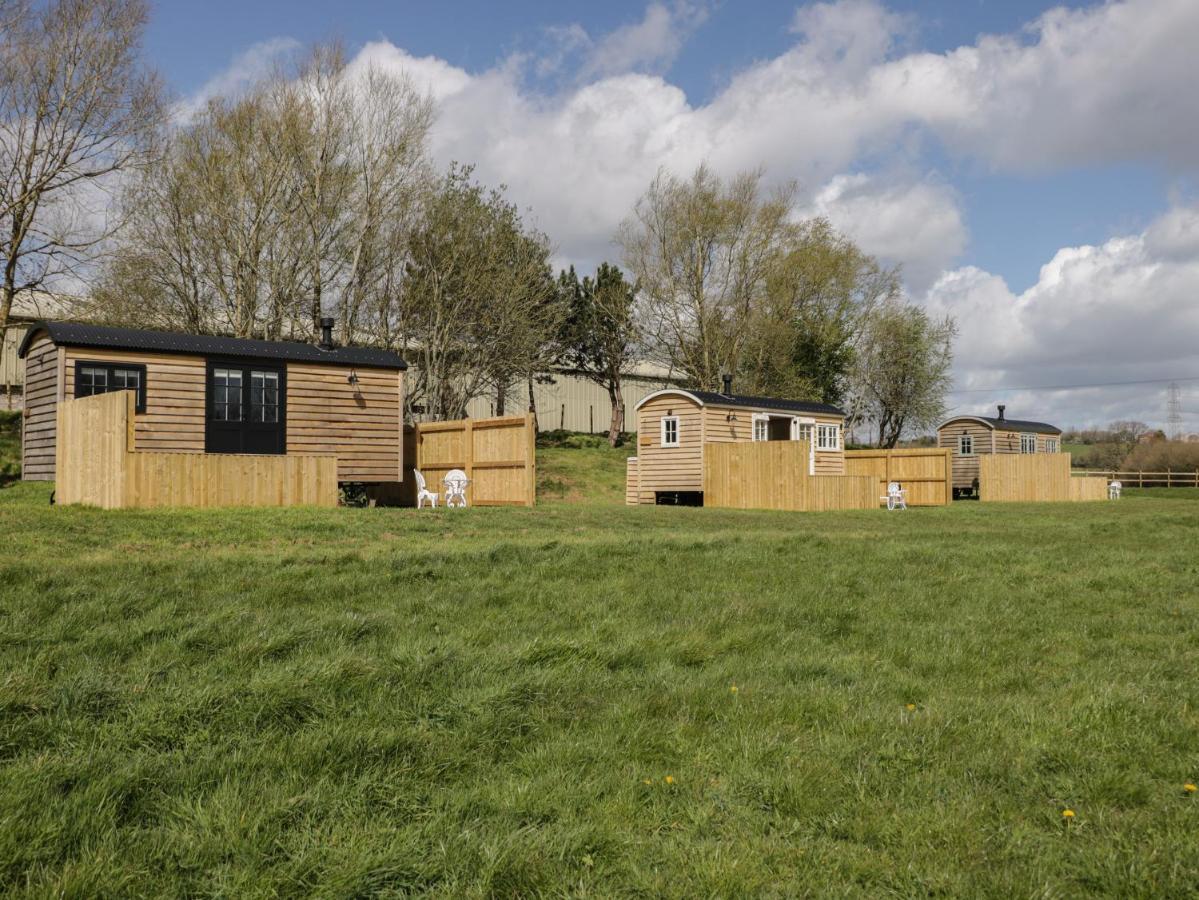 Honeysuckle Hut, Myrtle Farm Holiday home
