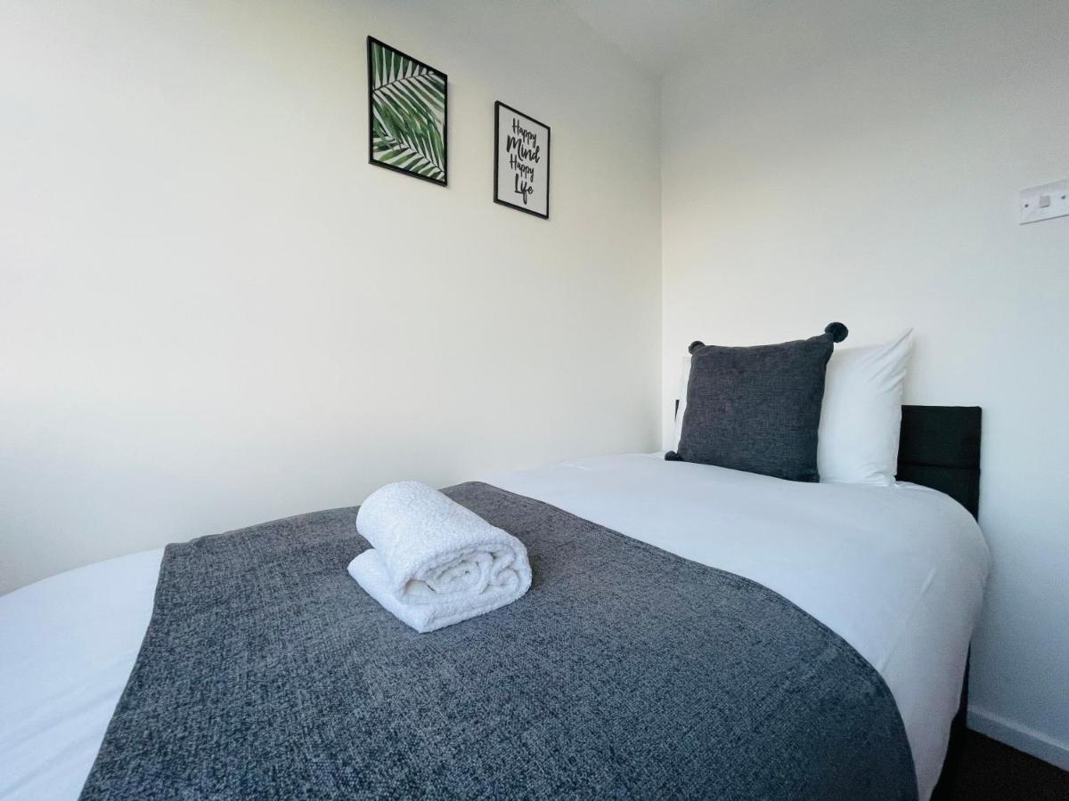 Cheerful 5-bedroom With Free Parking