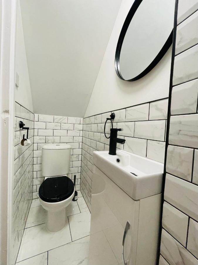 Holiday home Cheerful 5-bedroom With Free Parking Bristol