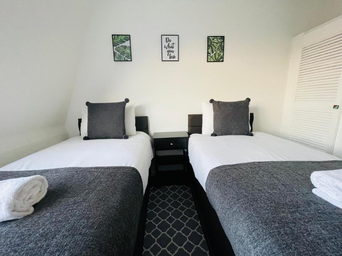 Cheerful 5-bedroom With Free Parking