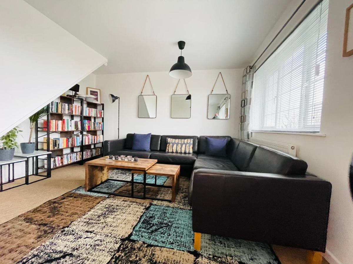 Cheerful 5-bedroom With Free Parking *