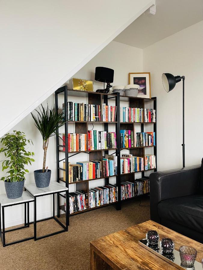 Cheerful 5-bedroom With Free Parking *