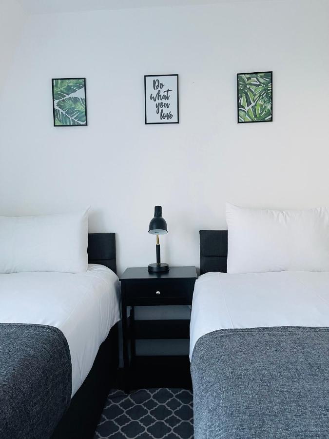 Cheerful 5-bedroom With Free Parking