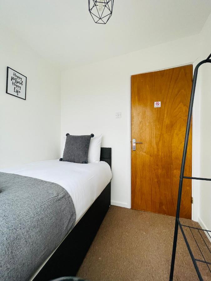 Cheerful 5-bedroom With Free Parking * Bristol