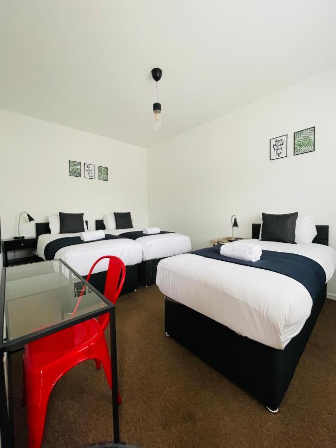 Cheerful 5-bedroom With Free Parking *