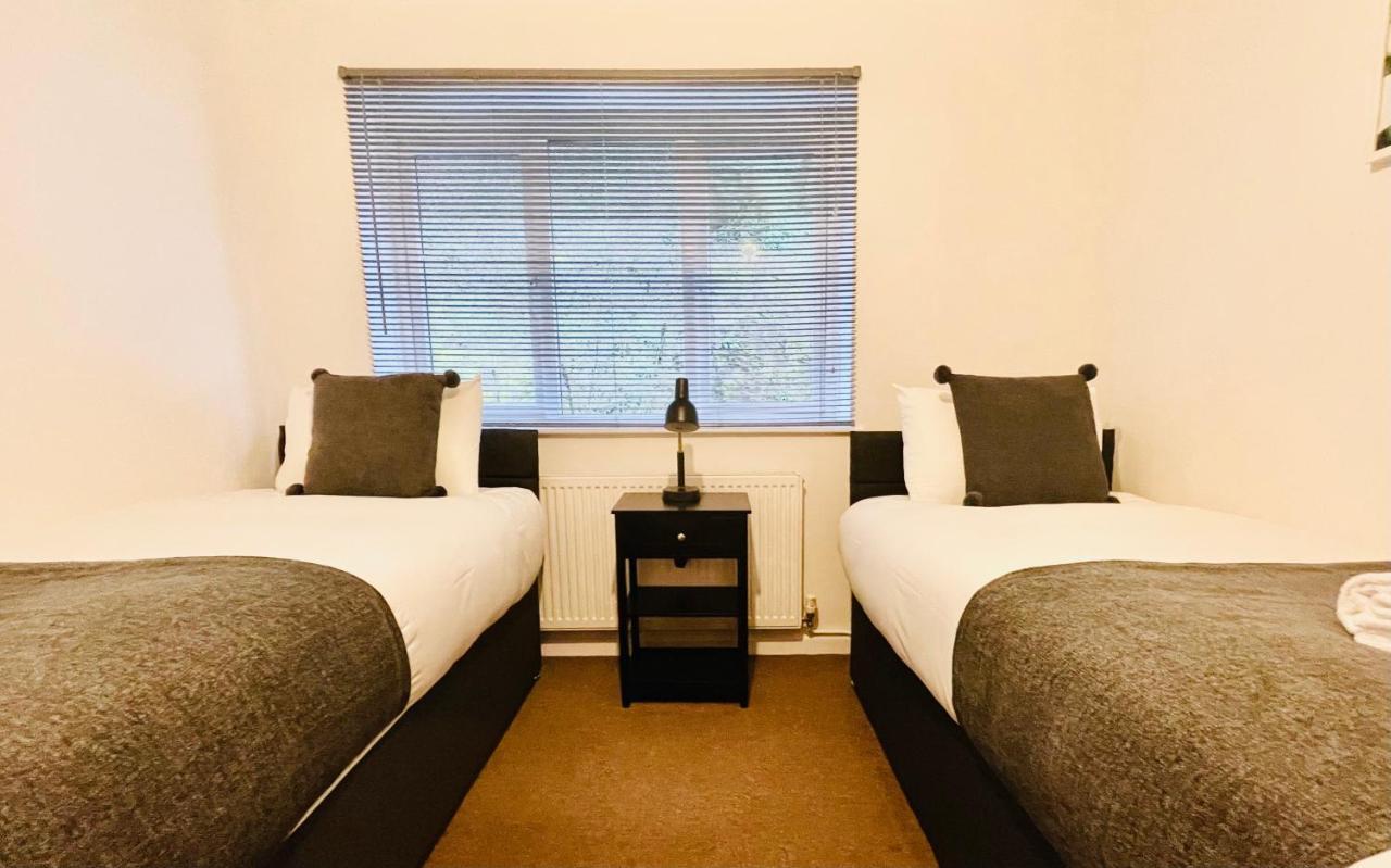 Cheerful 5-bedroom With Free Parking