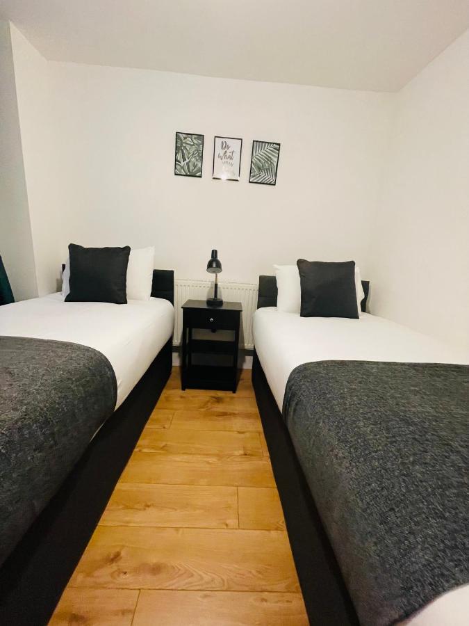Holiday home Cheerful 5-bedroom With Free Parking Bristol