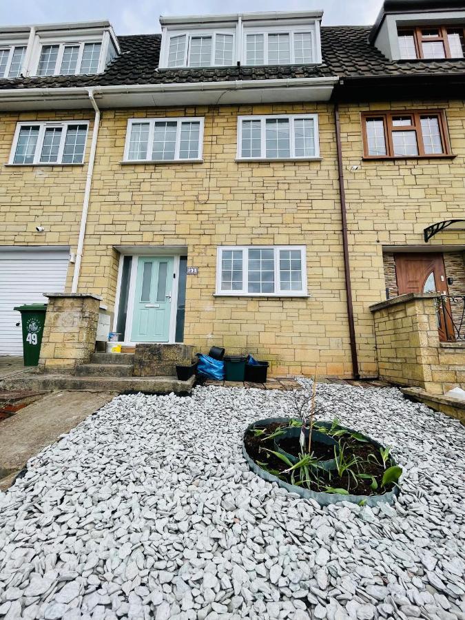 Holiday home Cheerful 5-bedroom With Free Parking Bristol
