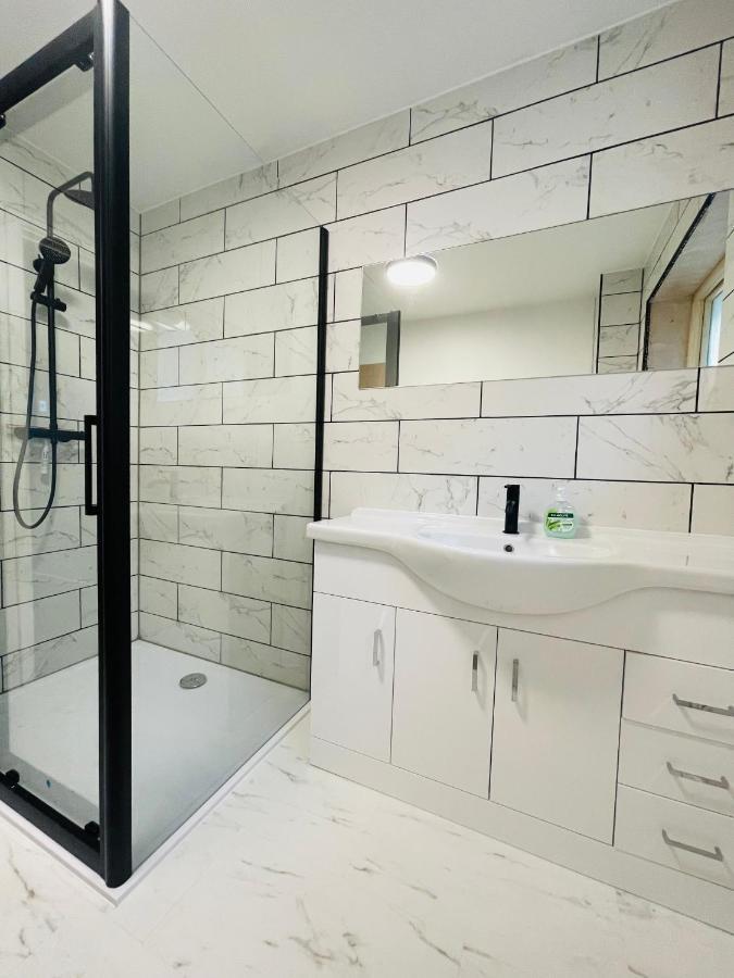 Holiday home Cheerful 5-bedroom With Free Parking Bristol