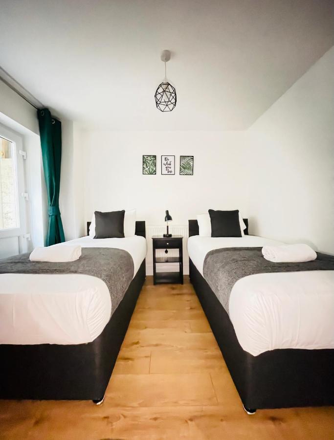 Cheerful 5-bedroom With Free Parking Holiday home *