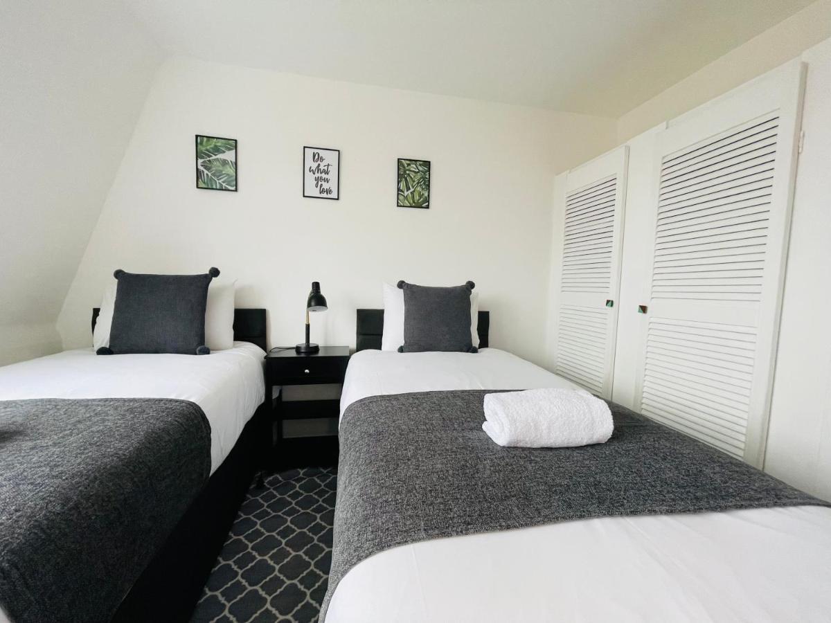 Cheerful 5-bedroom With Free Parking *
