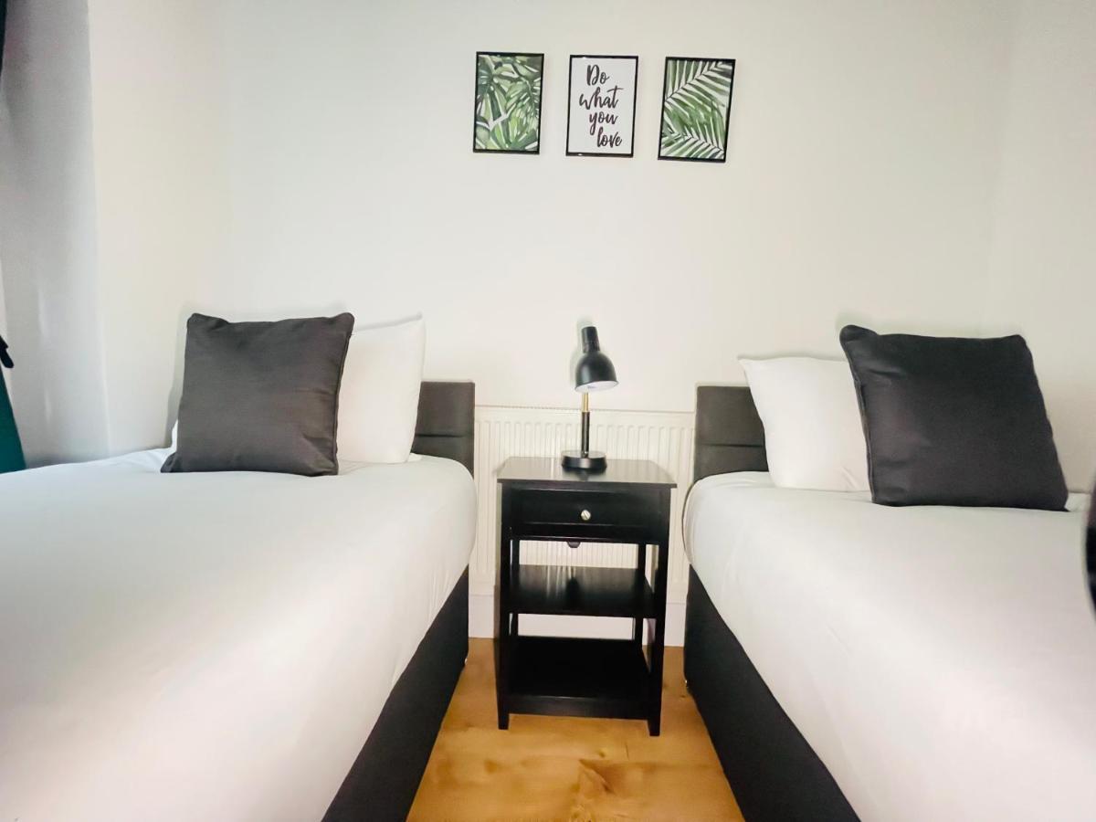 Cheerful 5-bedroom With Free Parking *