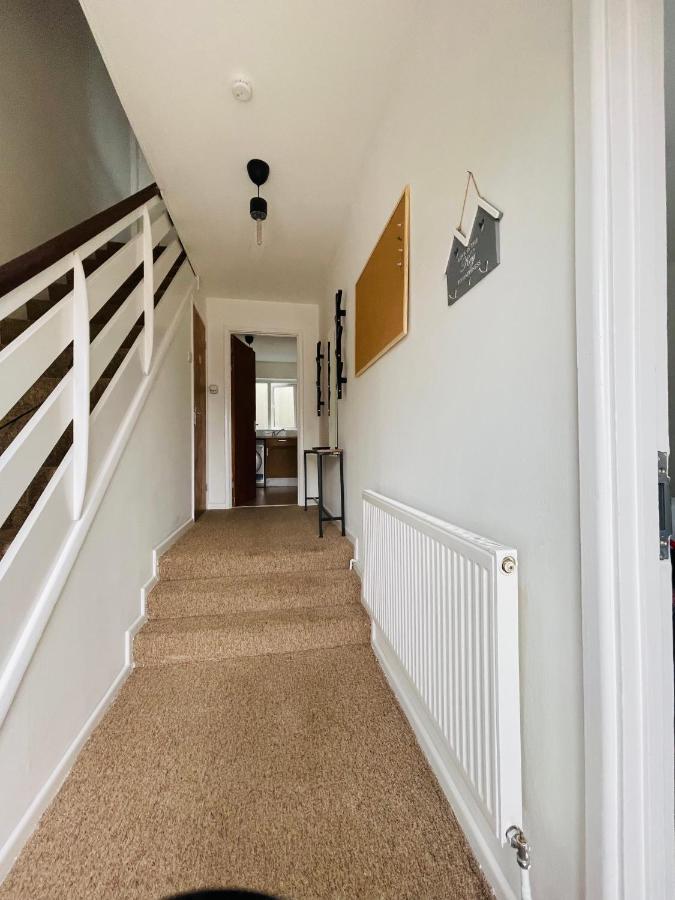 Cheerful 5-bedroom With Free Parking Holiday home Bristol