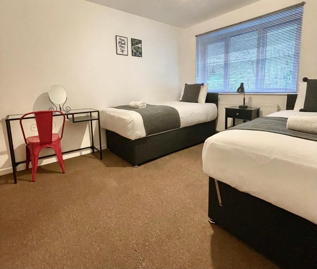 Cheerful 5-bedroom With Free Parking Holiday home Bristol