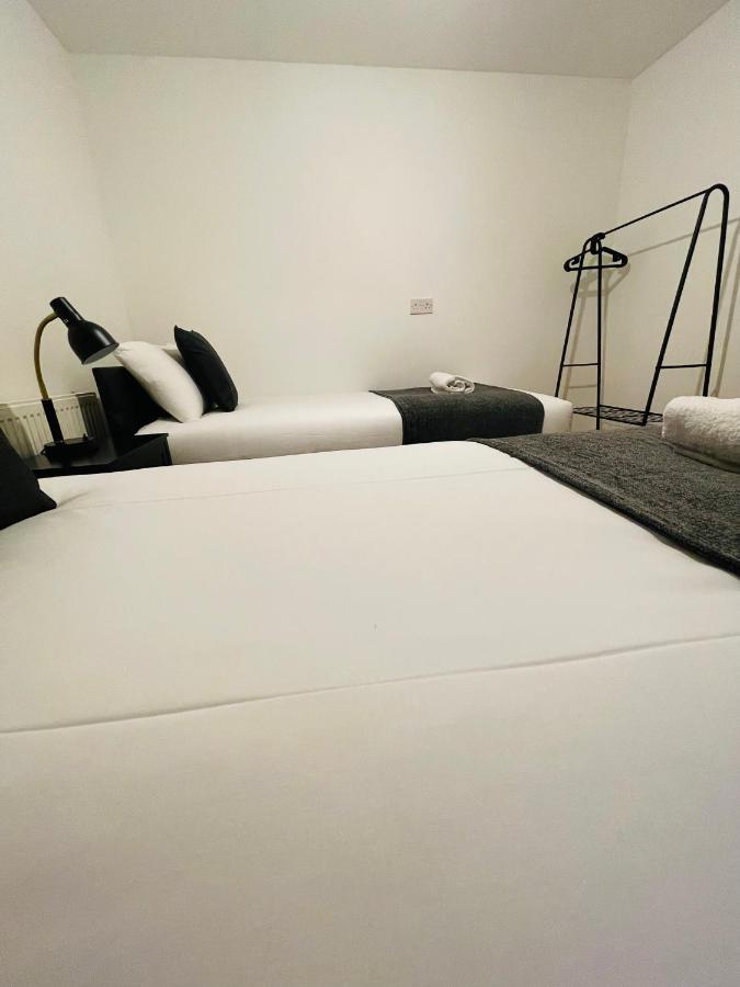 Cheerful 5-bedroom With Free Parking