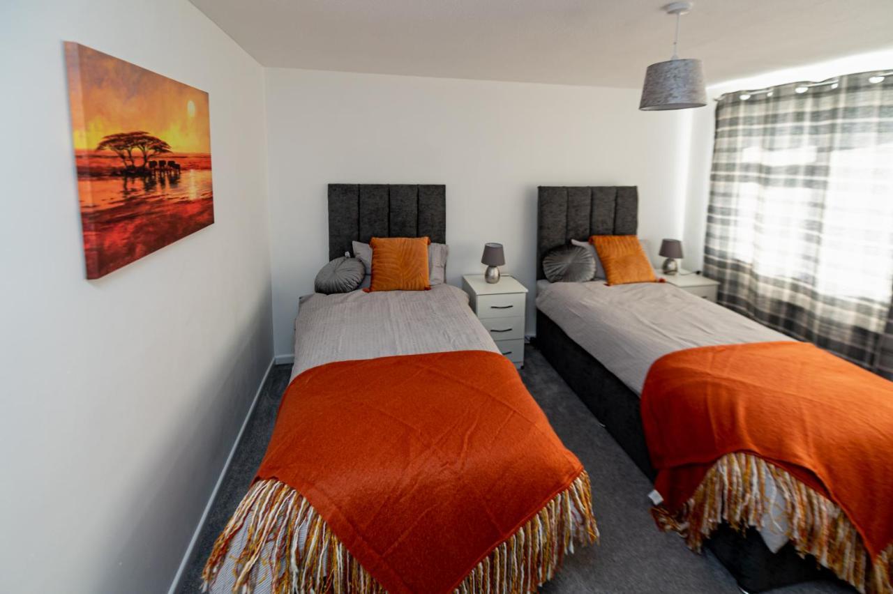 Exceptional Abode, Fast Wifi, Parking, Kingswood