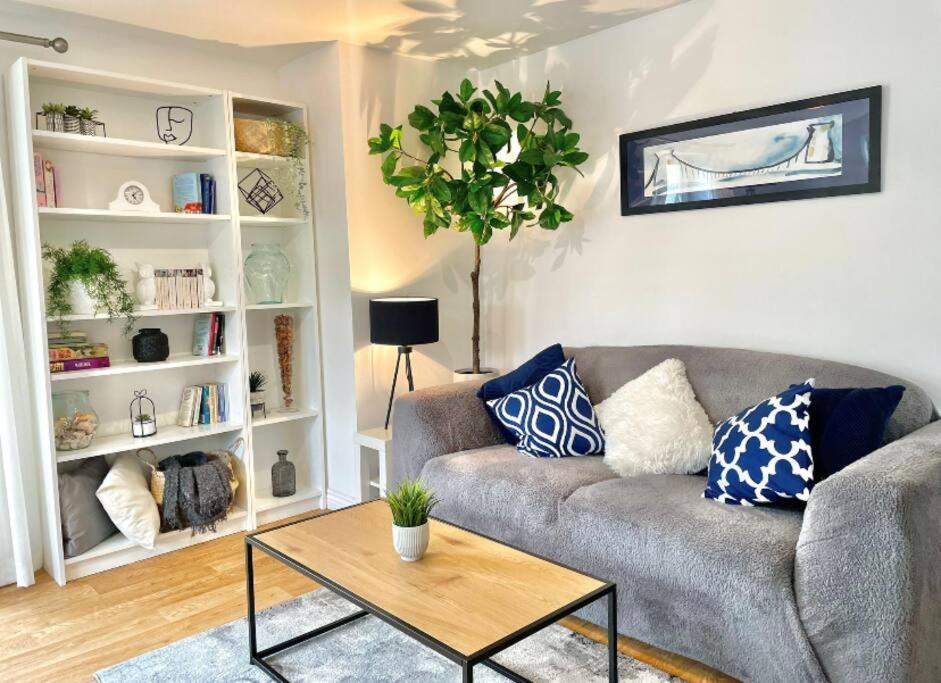 Lovely 2-bedroom Apartment. Free Parking. Apartment