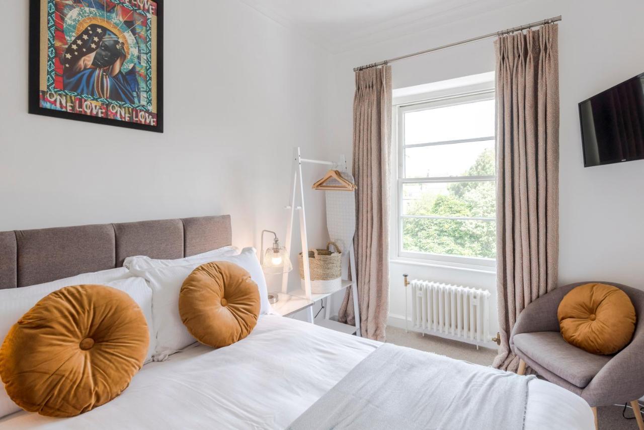 4 Berkeley Square I Your Apartment *