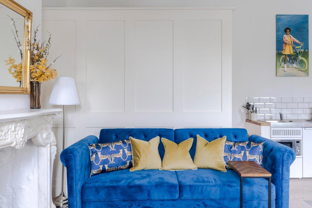 4 Berkeley Square I Your * Bristol