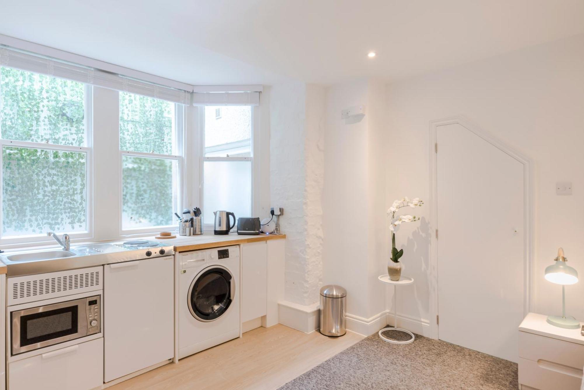 Apartment 4 Berkeley Square I Your