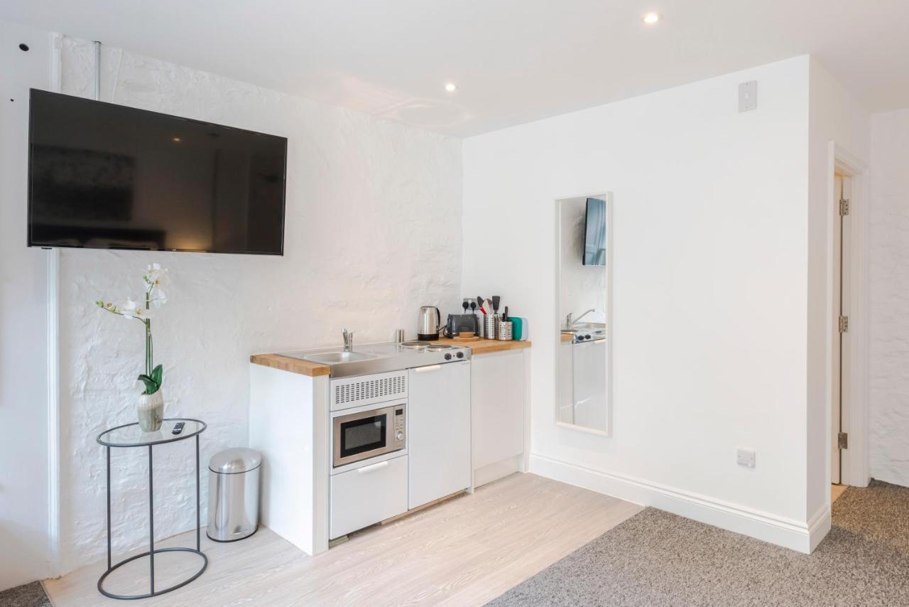 Apartment 4 Berkeley Square I Your