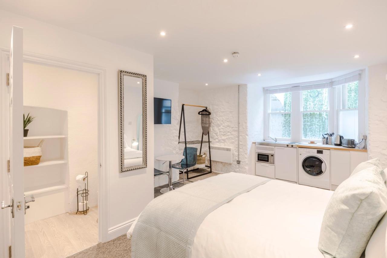 4 Berkeley Square I Your * Bristol