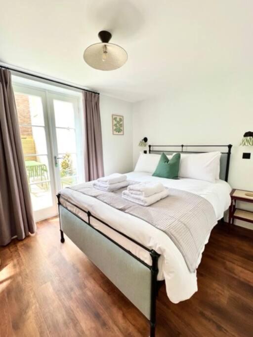Redland - 1 * Bristol