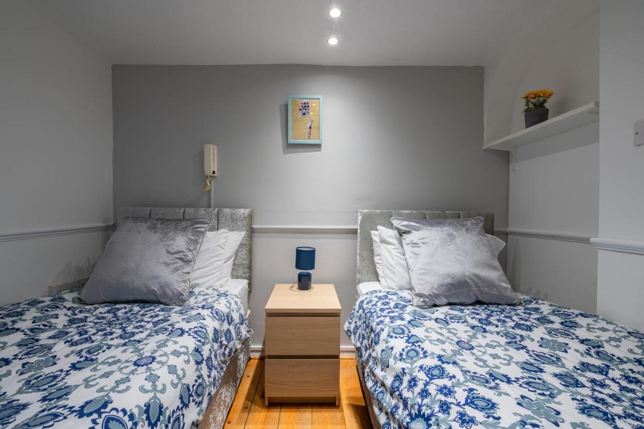 Hummingbird Maisonette By Prescott * Bristol