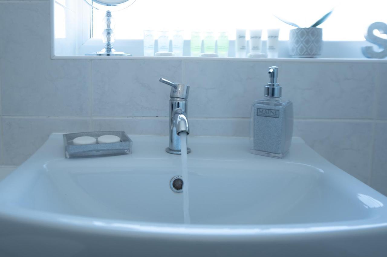 Exceptional Abode, Fast Wifi, Parking, Kingswood *