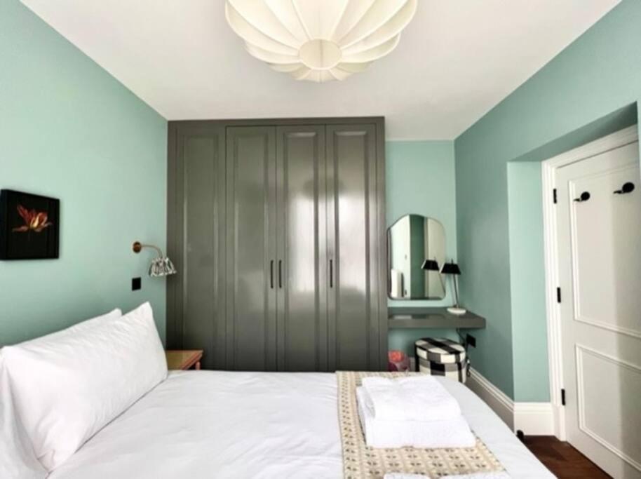 Redland - 4 *