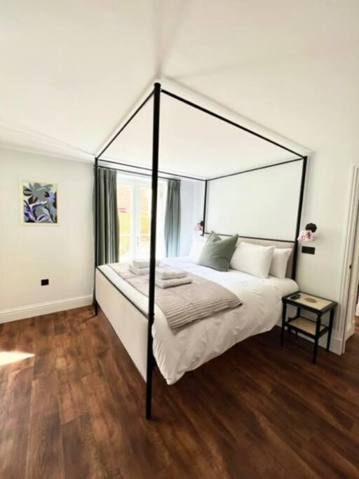 Redland - 1 Apartment