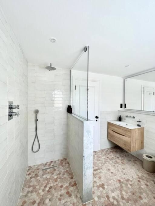 Redland - 1 Apartment