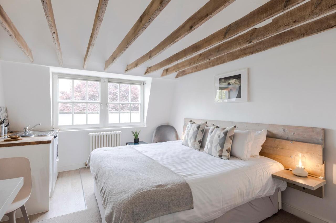 Apartment 4 Berkeley Square I Your