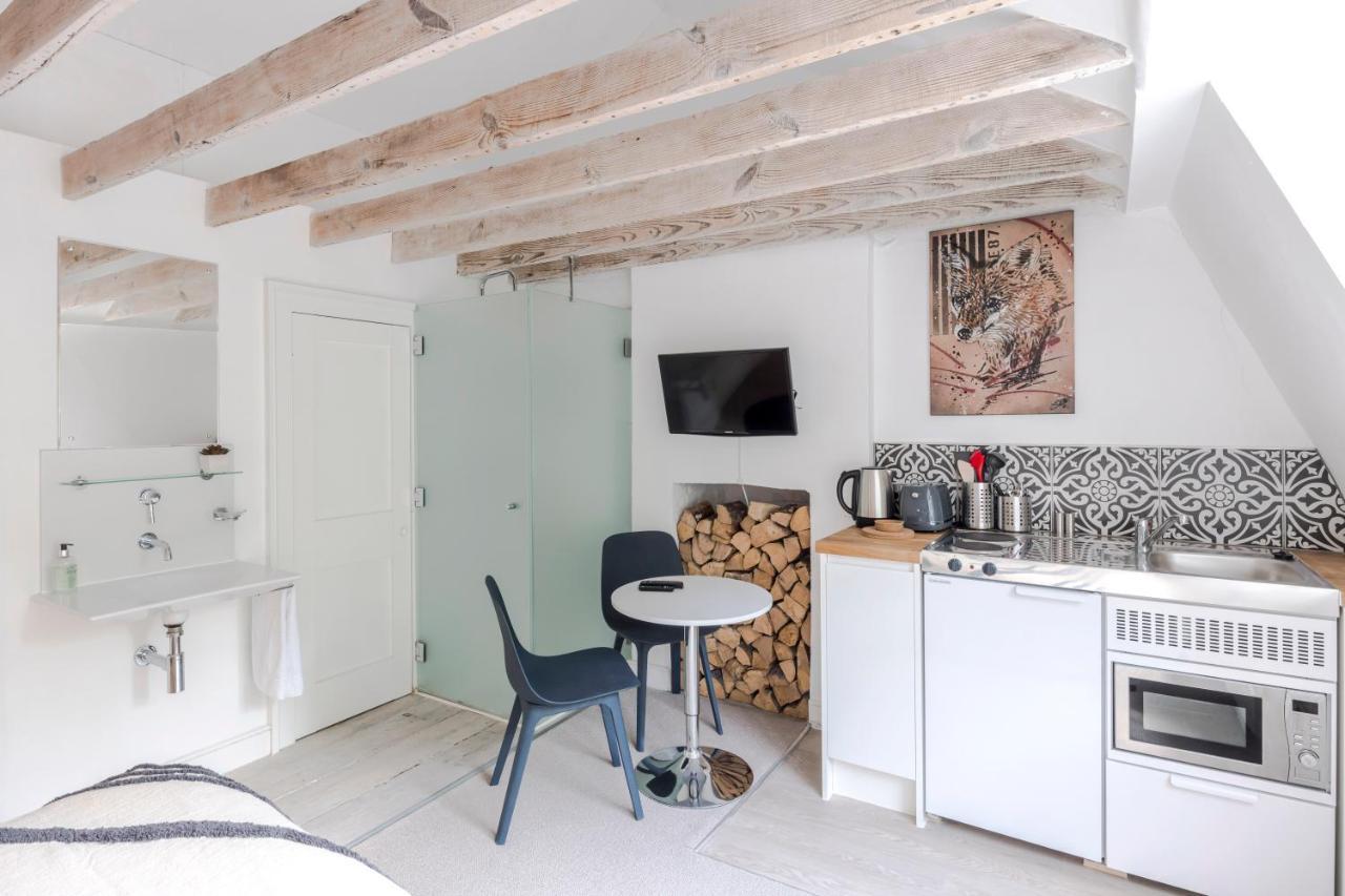 4 Berkeley Square I Your Apartment *