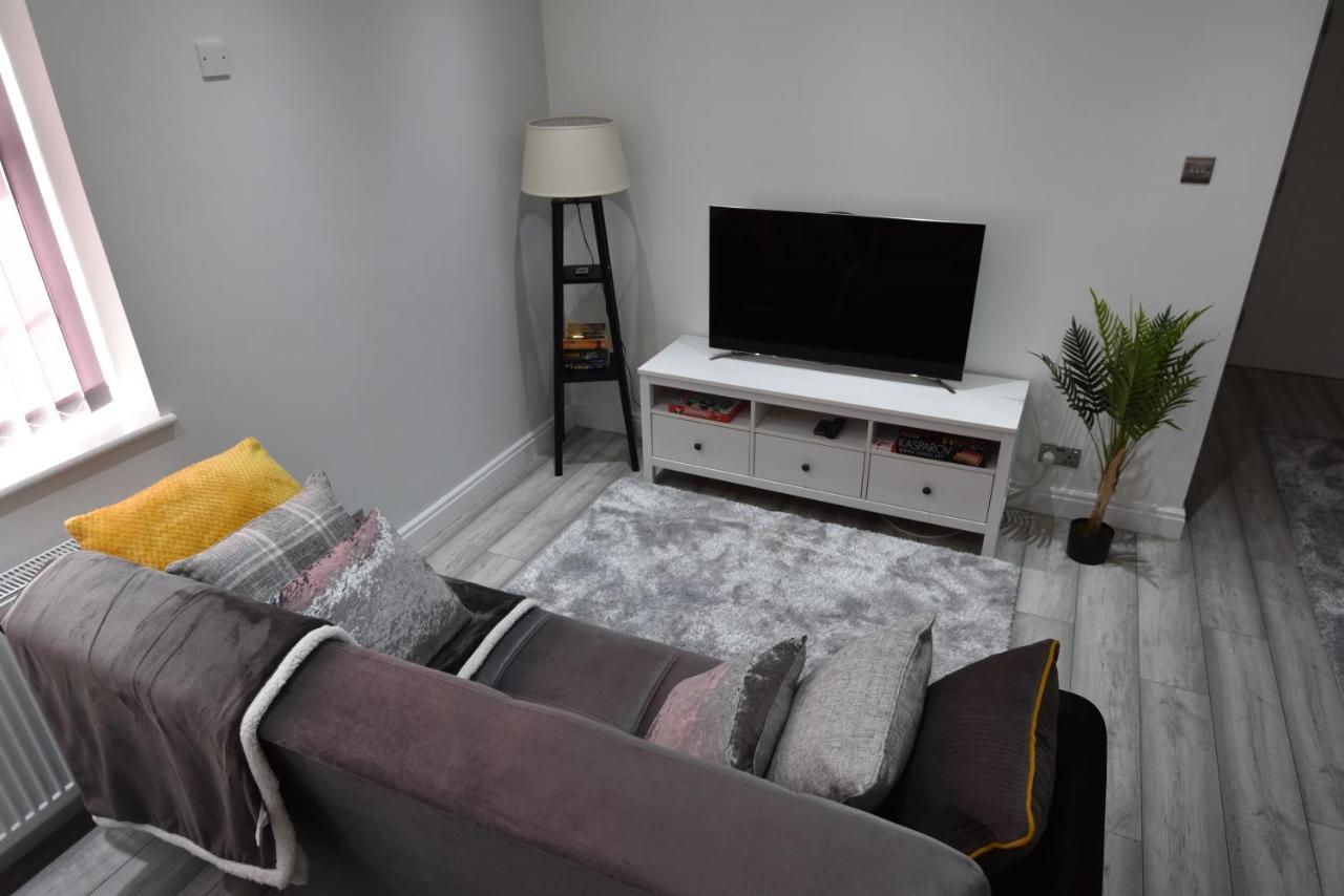 Apartment Cozy! 2-bedroom Exclusive Near City Centre Easton Speedwell Sleeps Upto 6 *