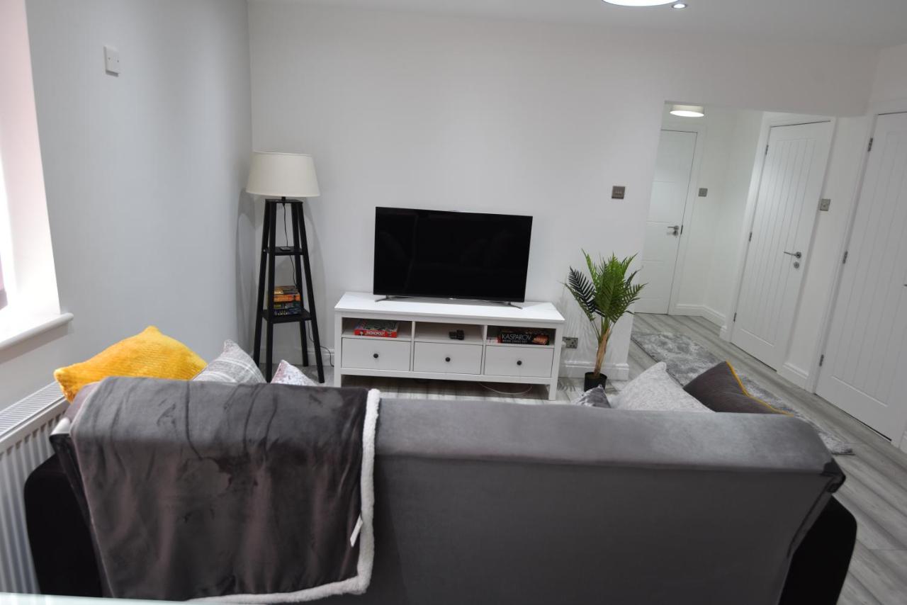 Apartment Cozy! 2-bedroom Exclusive Near City Centre Easton Speedwell Sleeps Upto 6 *