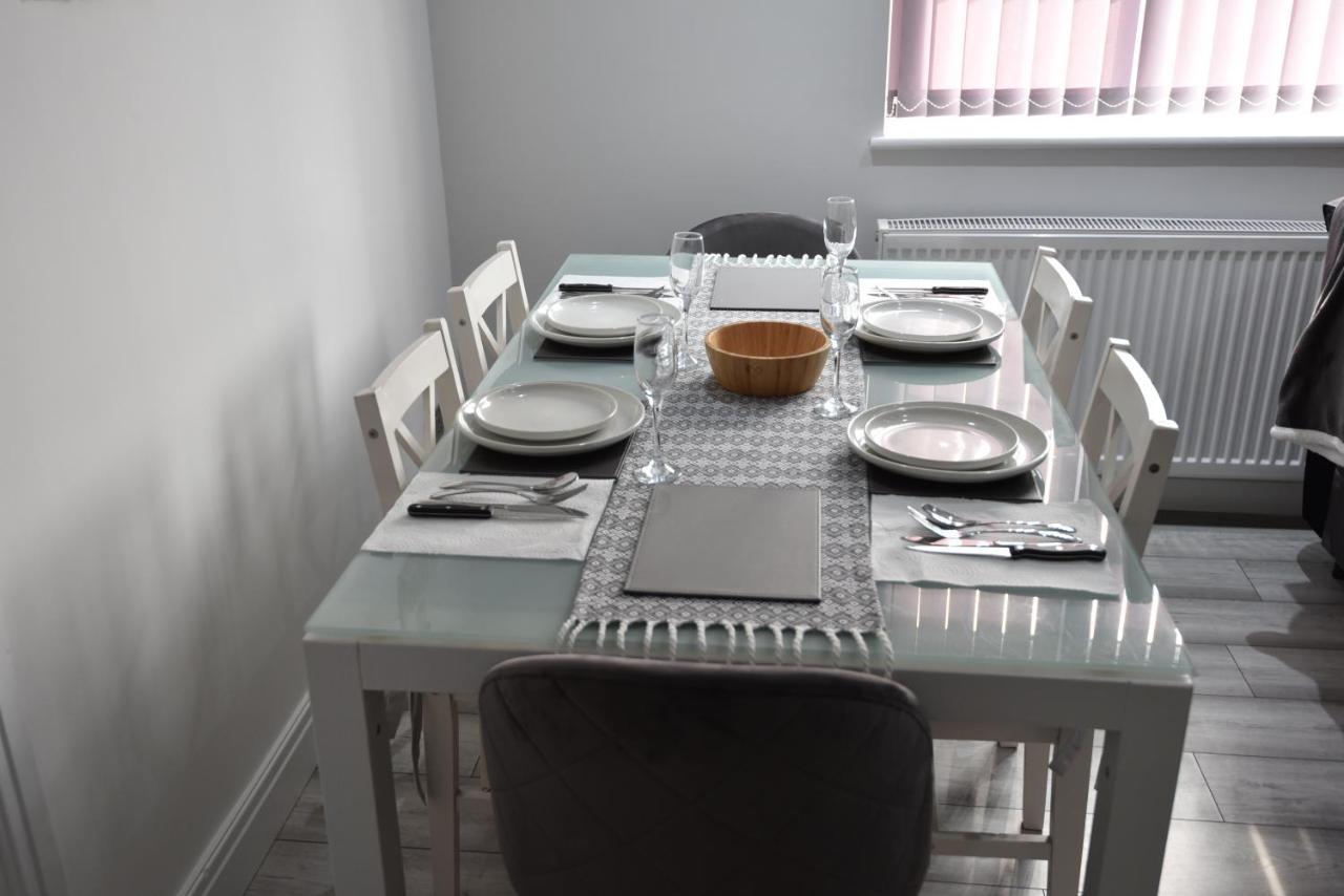Cozy! 2-bedroom Exclusive Near City Centre Easton Speedwell Sleeps Upto 6 *
