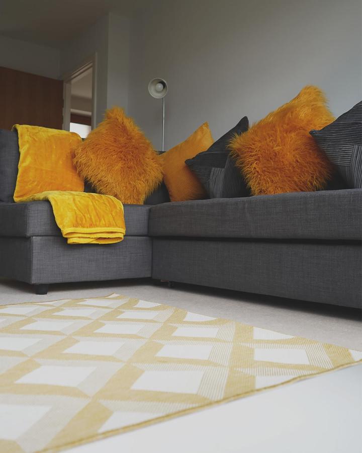 Contemporary - Bristol City Centre Apartment Apartment Bristol