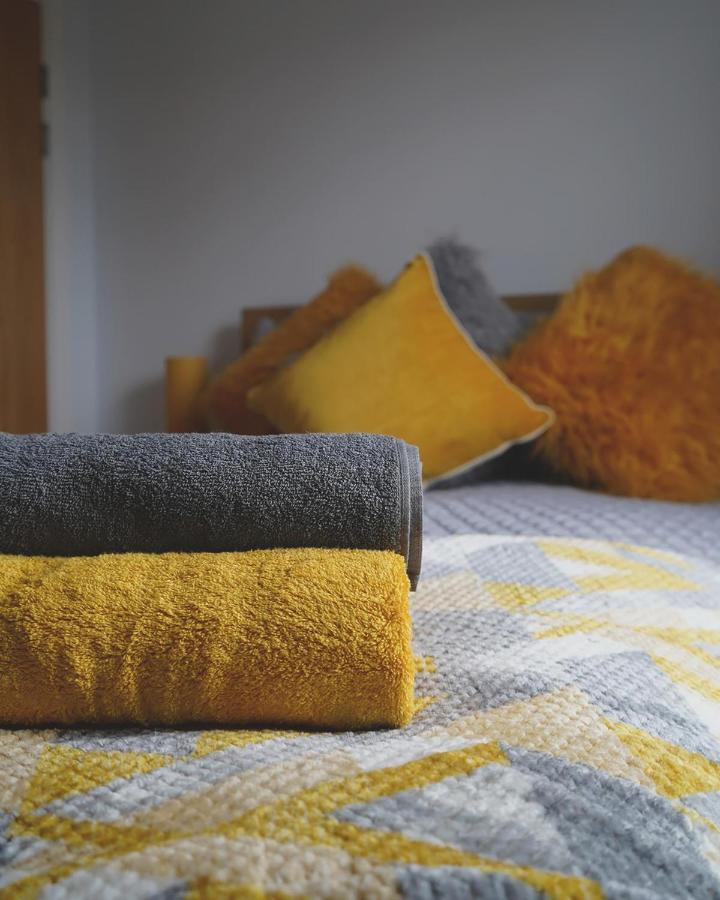 Contemporary - Bristol City Centre Apartment Bristol