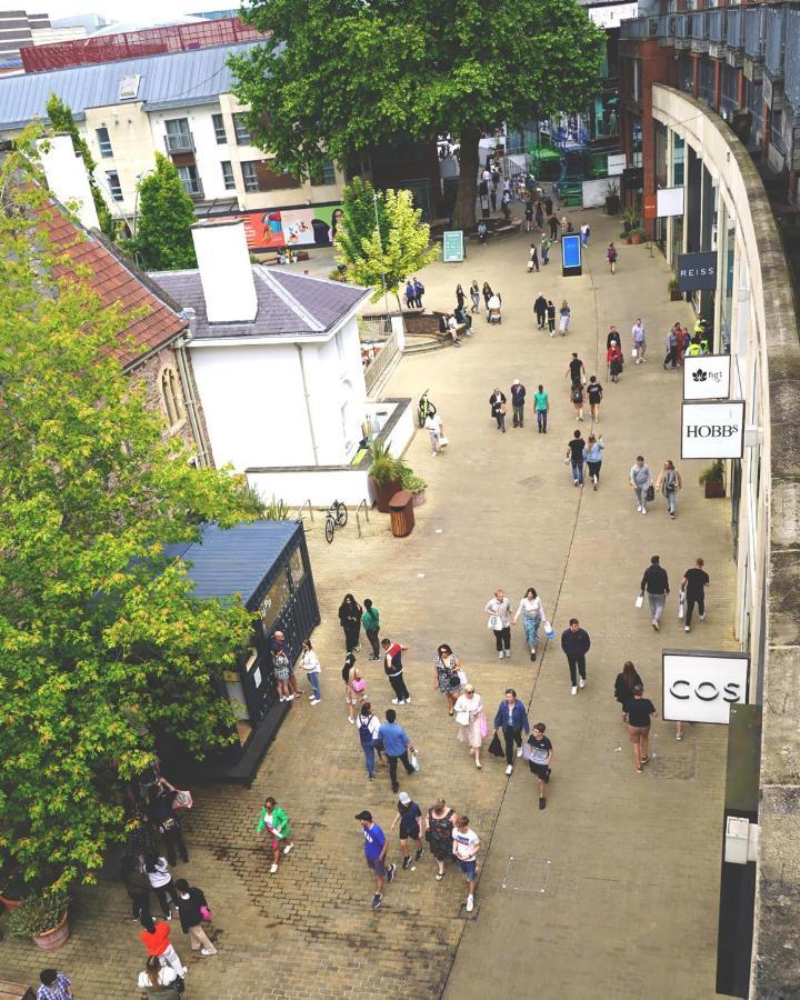 Contemporary - Bristol City Centre Apartment Apartment Bristol