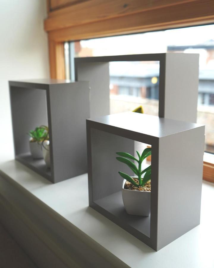 Contemporary - Bristol City Centre Apartment Bristol