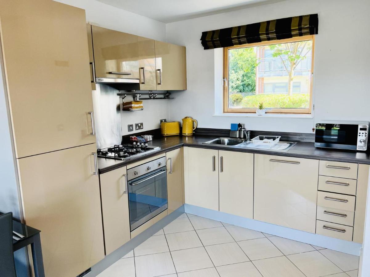 Contemporary - Bristol City Centre Apartment Bristol
