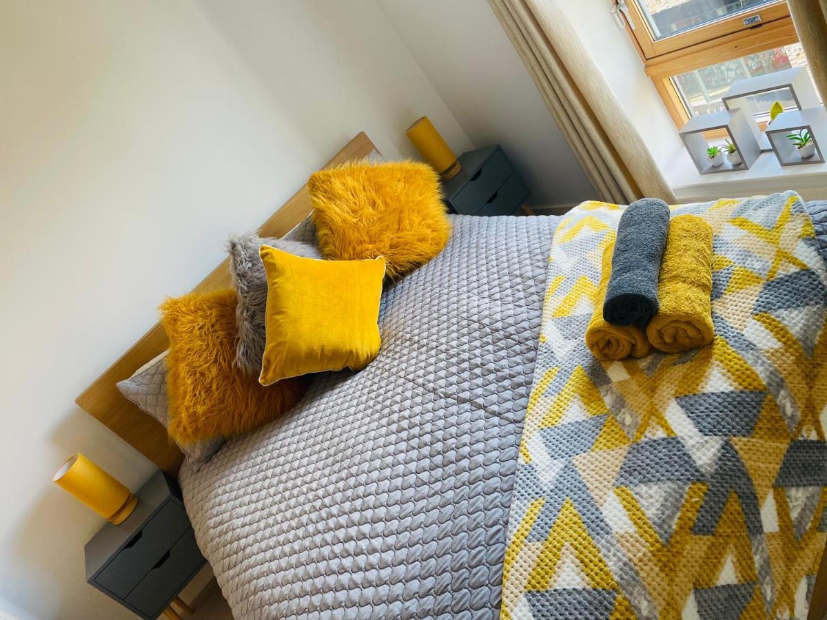 Contemporary - Bristol City Centre Apartment Apartment