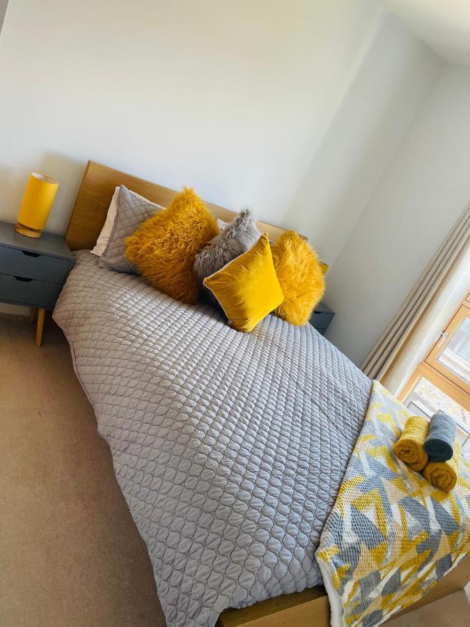 Contemporary - Bristol City Centre Apartment * Bristol
