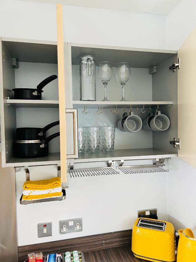 Contemporary - Bristol City Centre Apartment Bristol