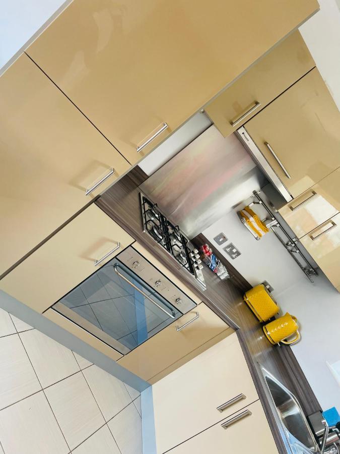 Contemporary - Bristol City Centre Apartment Apartment *