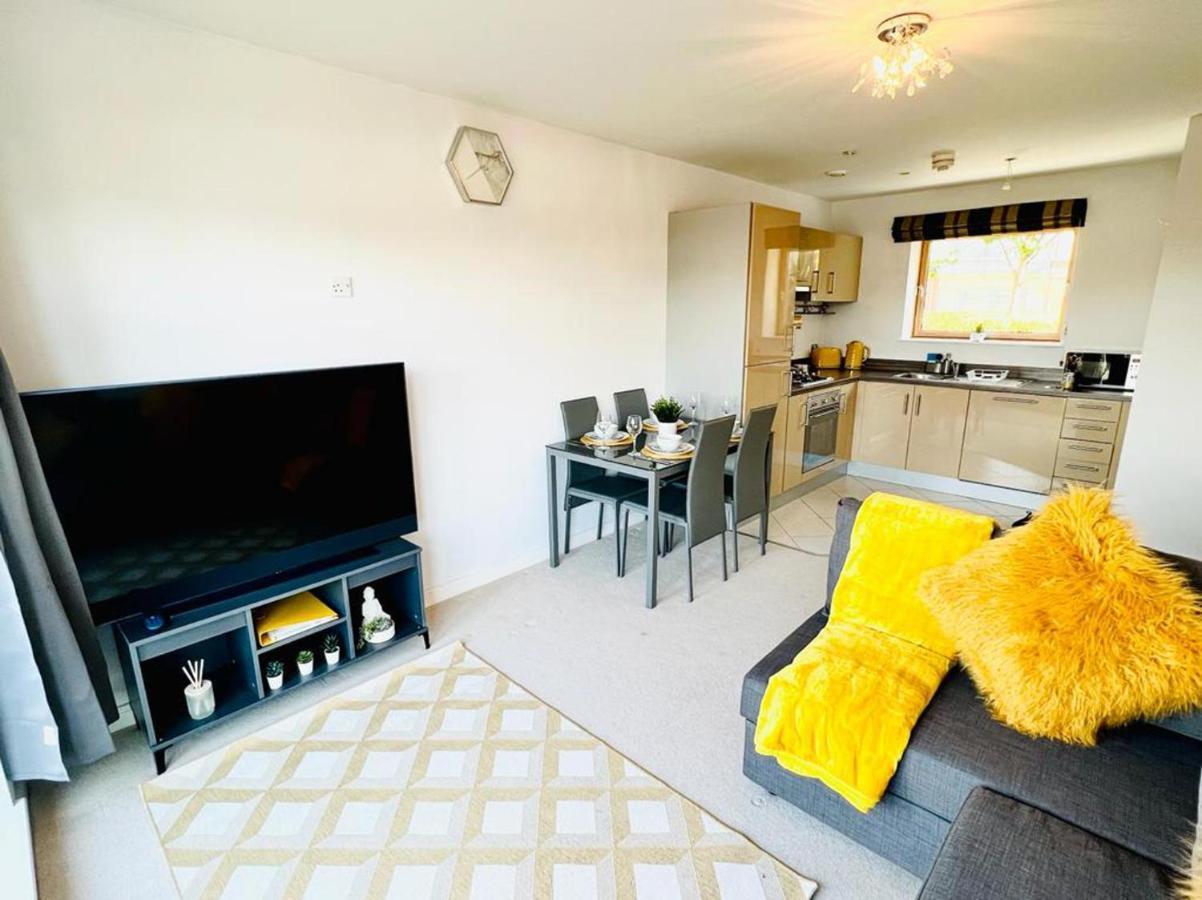 Contemporary - Bristol City Centre Apartment