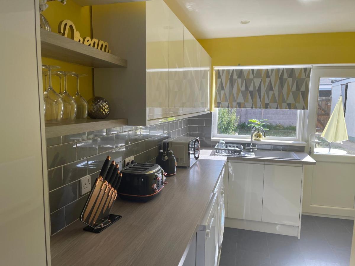 Superb Dwelling! Fast Wifi, Parking, Patchway