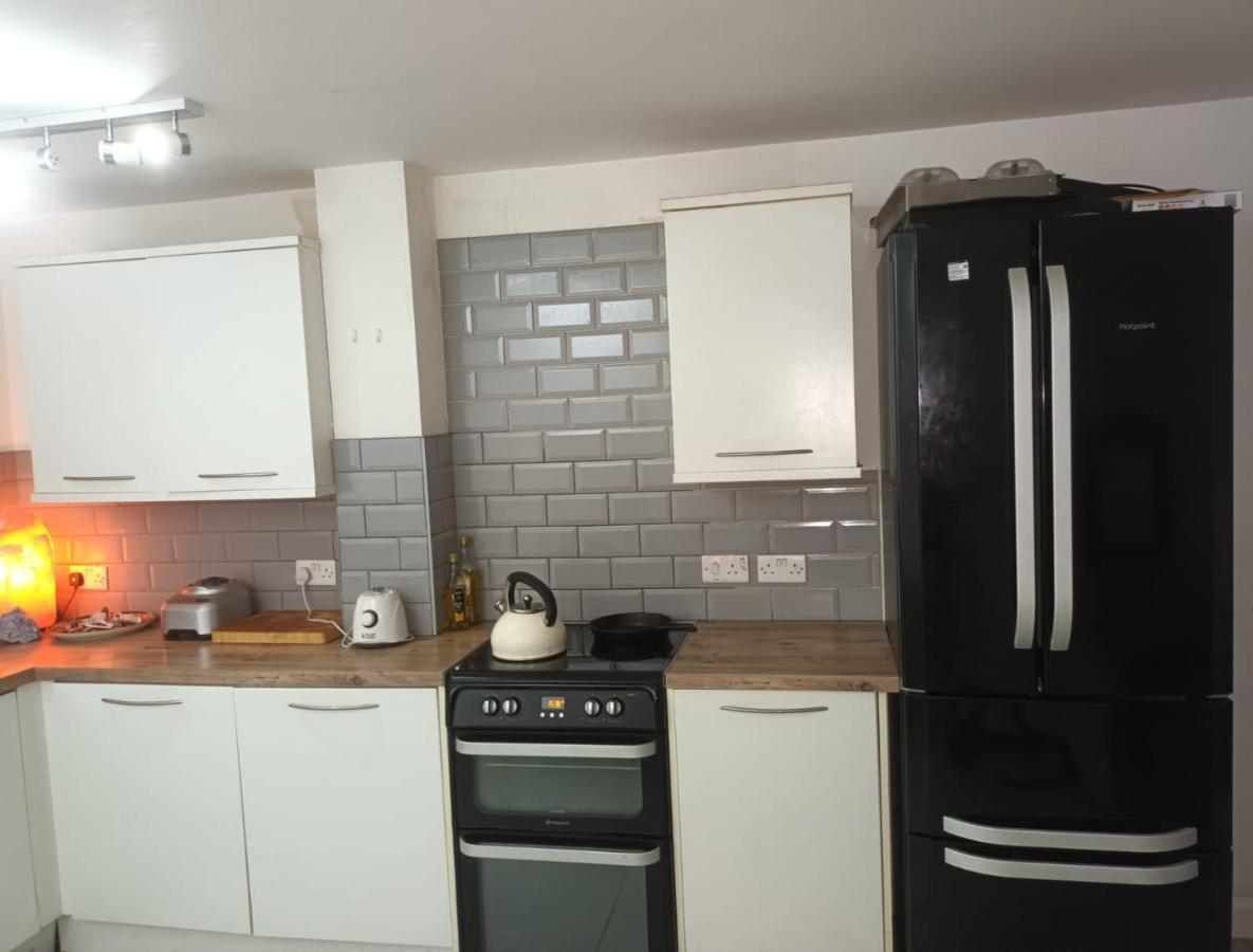Cosy Modern In Central Near Stokes Croft Bristol
