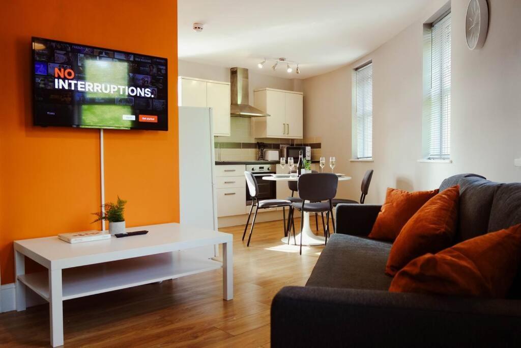 Apartment Primeee Location! - Modern Central Apartment *